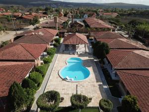 an aerial view of a house with a swimming pool at Casa chalé Gravatá in Gravatá