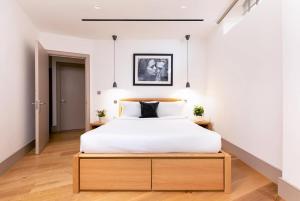 Postel nebo postele na pokoji v ubytování Hummingbird Gold