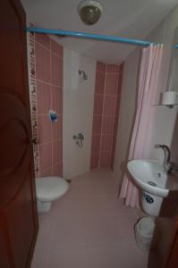 Ванная комната в Prokopi Hotel