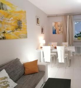 Część wypoczynkowa w obiekcie Metro Wilson Apartment