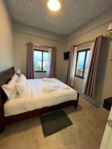 Postel nebo postele na pokoji v ubytování Coral View Hotel & Resort