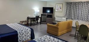 TV a/nebo společenská místnost v ubytování Crescent Park Motel & Suites
