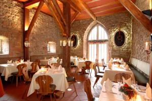 En restaurant eller et spisested på Schloss Eberstein