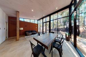 a large dining room with a wooden table and chairs at Ideal para parejas, 1 ambiente in Pucón