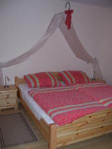 a bedroom with a wooden bed with a canopy at Reiseoase Kavelweg 10, Whg 2 in Zingst