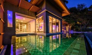 Kalima Resort and Spa内部或周边的泳池