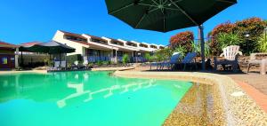 Kolam renang di atau dekat dengan Great Escape Lofts