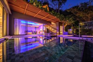 Kalima Resort and Spa内部或周边的泳池