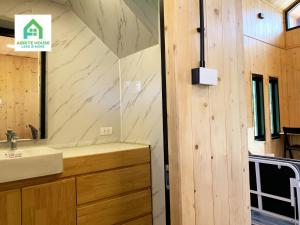 Kopalnica v nastanitvi Tiny house on Koh Lanta only 2 mins walk to the beach