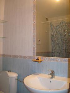 Koupelna v ubytování Apt on the ground floor, with a large terrace, two bedrooms and Ac