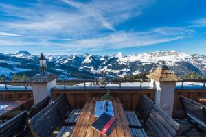 Vue sur la piscine de l'établissement Gasthof Ochsalm ou sur une piscine à proximité