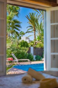 Bazén v ubytování Casa Linda Great Located Beach House in Marbella nebo v jeho okolí