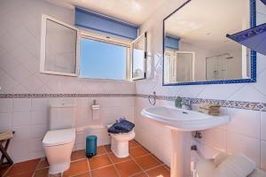 Koupelna v ubytování Casa Linda Great Located Beach House in Marbella