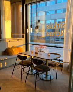 Posezení v ubytování Bjørvika Apartments - Sirkus Renaa + 37 fotografií
