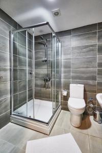 Koupelna v ubytování Kumru Hotel + 37 fotografií