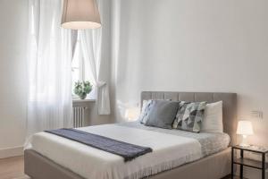 Posteľ alebo postele v izbe v ubytovaní Palazzo Tergesteo Tirabora Suite Apartments