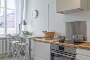 Een keuken of kitchenette bij Palazzo Tergesteo Tirabora Suite Apartments