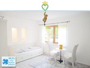 Fotografie z fotogalerie ubytování Domizil Salem "Large" 105 qm, direkt am Naturschutzgebiet und Schloss Salem, 2 x Schlafzimmer & 2 x Dusche & 30 qm Terrasse & privater Garten 300 qm, Allergiker geeignet v destinaci Salem