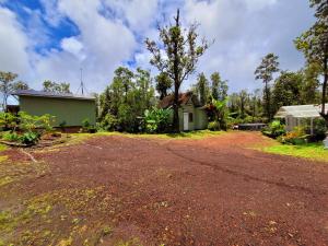 Afbeelding uit fotogalerij van #1 cabin Tiny house with kitchen equipped with essentials near at the Volcano Park in Pahoa