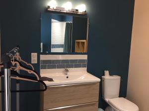 Ένα μπάνιο στο Chambre dans dépendance Maison de Ville + abri vélos