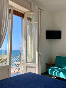 TV a/nebo společenská místnost v ubytování B&B Mare Blu