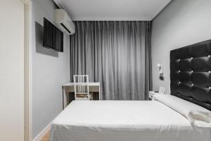 TV a/nebo společenská místnost v ubytování Hostal Los Ángeles