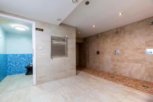 Koupelna v ubytování WX Hotel