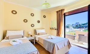 Postel nebo postele na pokoji v ubytování Cretan Sunny Villa