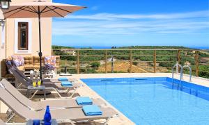 Bazén v ubytování Cretan Sunny Villa nebo v jeho okolí