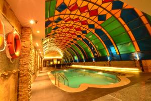 The swimming pool at or close to Ofoq Al Raha Hotel Apartment