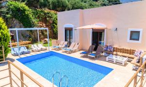 Bazén v ubytování Cretan Sunny Villa nebo v jeho okolí