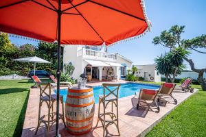 Bazén v ubytování Casa Linda Great Located Beach House in Marbella nebo v jeho okolí