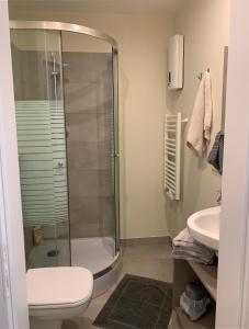 Ванна кімната в die Senfbude - wunderschöne Apartments für 4 Personen mit Terrasse & Stellplatz