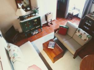 a living room with a couch and a table at Casa Rural Las Cáscaras Tejeda Gran Canaria in Tejeda