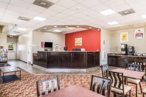 a restaurant with tables and chairs and a counter at Econo Lodge in Savannah