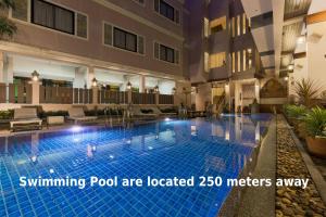 Bazén v ubytování TJ Patong Hotel - SHA Plus nebo v jeho okolí