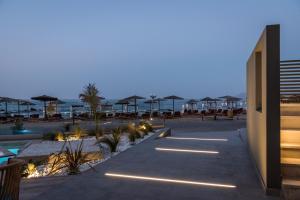 Bazén v ubytování Mare Blue Suites nebo v jeho okolí