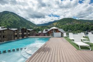 Poolen vid eller i närheten av Hotel AnyosPark Mountain & Wellness Resort