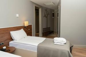 Uma cama ou camas num quarto em Doğa Thermal Health & Spa