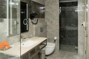 Uma casa de banho em Doğa Thermal Health & Spa