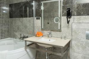 Uma casa de banho em Doğa Thermal Health & Spa