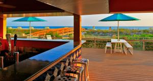 Balkón nebo terasa v ubytování Sunset Vistas Two Bedroom Beachfront Suites