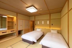 
A bed or beds in a room at Ryoso Yufuin Yamadaya
