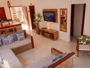 a living room with a couch and a table at Casa Viana Trancoso in Trancoso