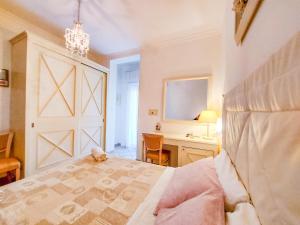 A bed or beds in a room at Hotel Explorer