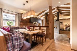 a kitchen and living room with a table and a couch at Das JUWEL Reith in Reith im Alpbachtal