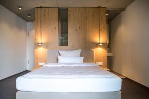 Tempat tidur dalam kamar di Hotel Annenhof GmbH