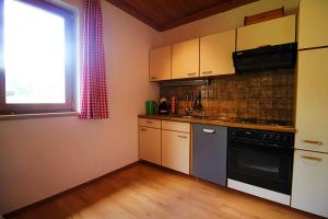 Kuchnia lub aneks kuchenny w obiekcie Haus Waldruhe