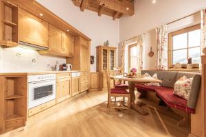 Kuchnia lub aneks kuchenny w obiekcie Wellnessappartements Margit
