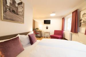 TV a/nebo společenská místnost v ubytování Urban Flair Hotel